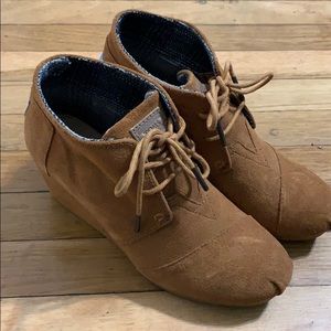 TOMS wedge